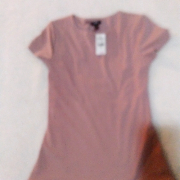 Express Tops - Express Light Rose color fitted tee.